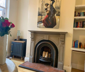 Riverside Lodge - Free Parking - Victorian House - Holiday Home